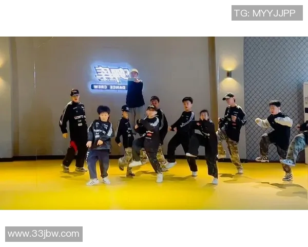 街舞巨献：探秘深圳街舞队的团队协作