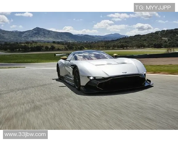 曼联与洛杉矶银河激情对决海报揭幕足球盛宴的精彩瞬间